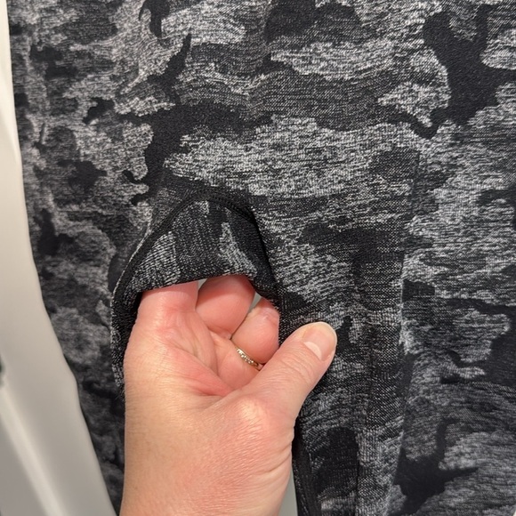 Gymshark Adapt Seamless Black Camo Leggings - Picture 6 of 9